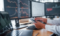 CBOT大豆日内跌超2%